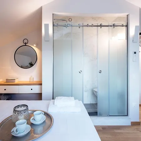 Апартаменты Arieni Sea View House *