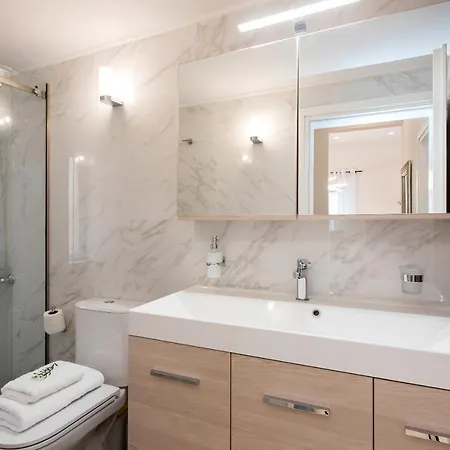 아파트 Arieni Sea View House *