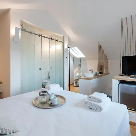 公寓 Arieni Sea View House *
